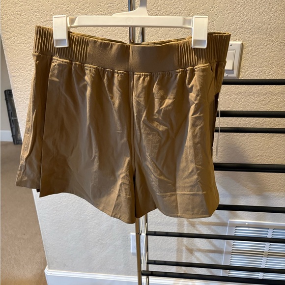 Lululemon Women's Tan Shorts - Picture 1 of 4